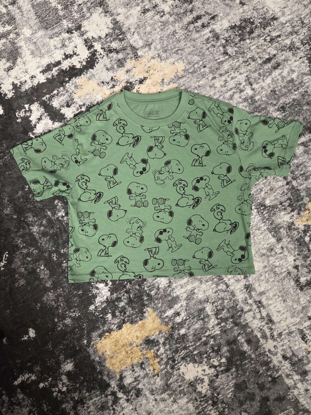 Peanuts Snoopy Green All Over Print Cropped T-Shirt Size Small